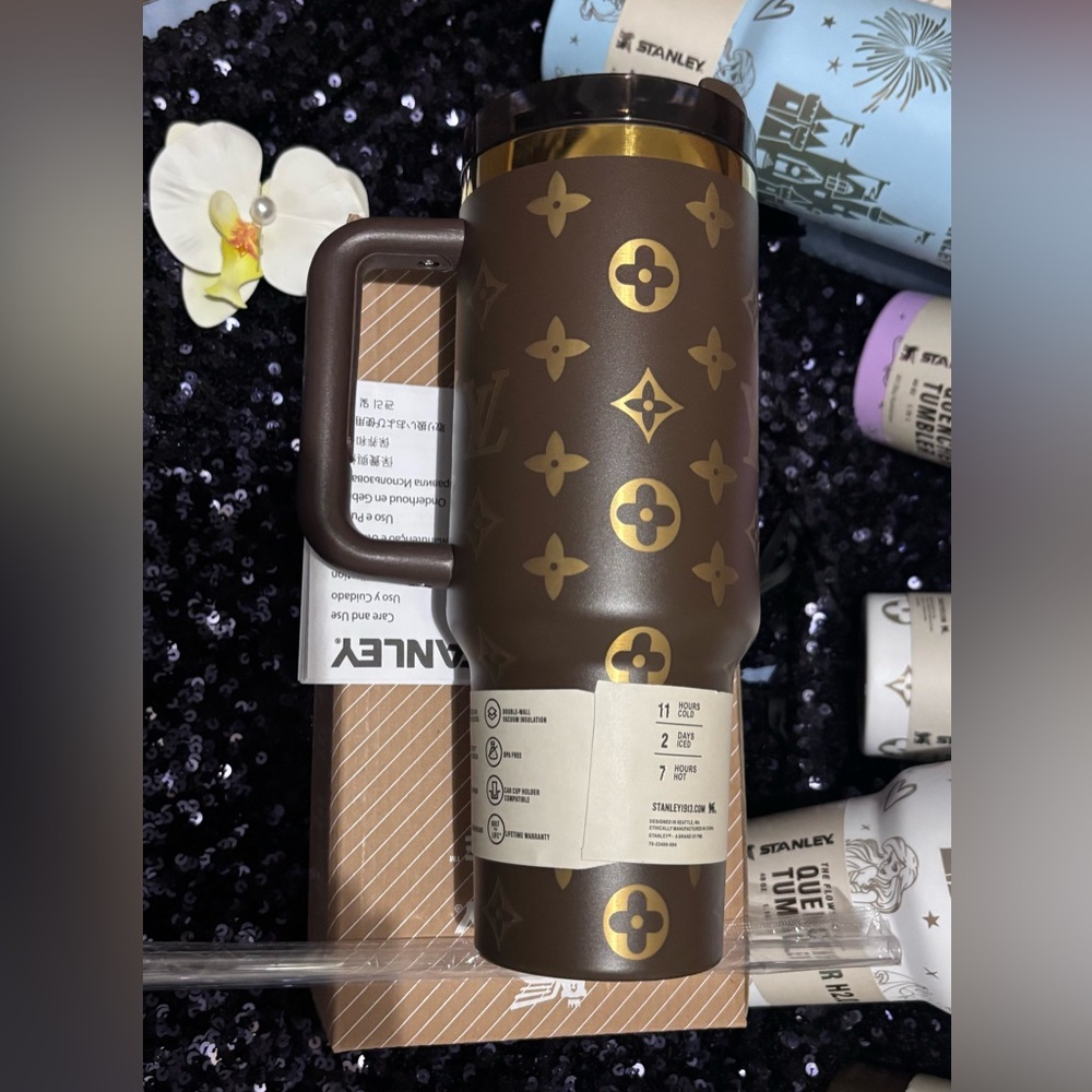 😃Back in stock!😃Stanley Luxury Brown Tumbler - Picture 4 of 6